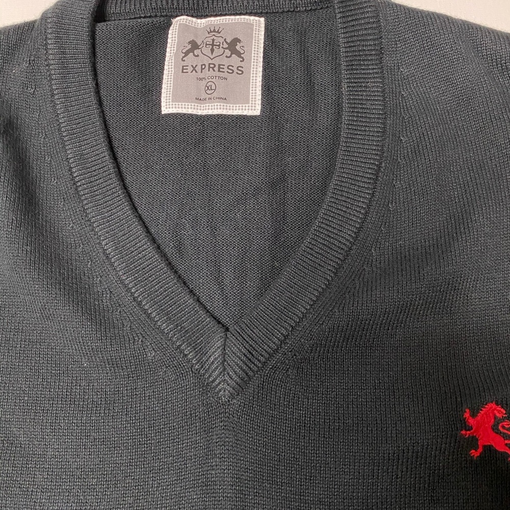 Express V neck sweater. Black XL